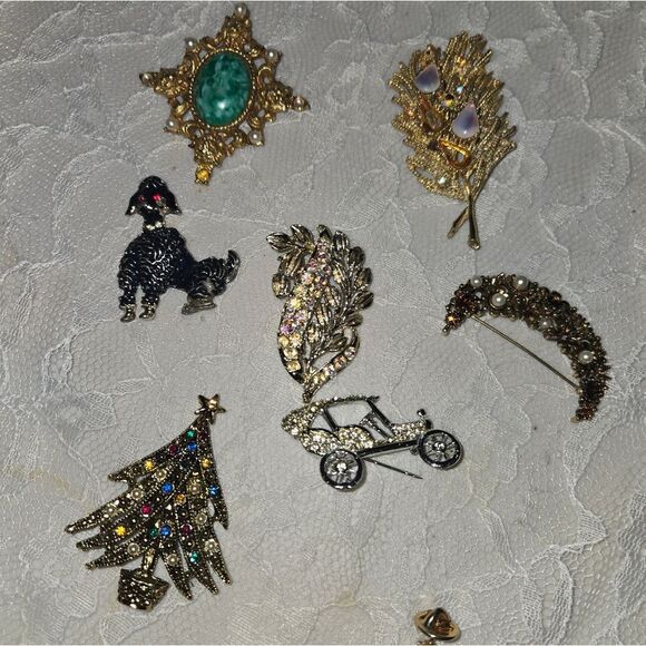 Vintage 8 Pins Broch Estate Sale Find - Picture 1 of 9